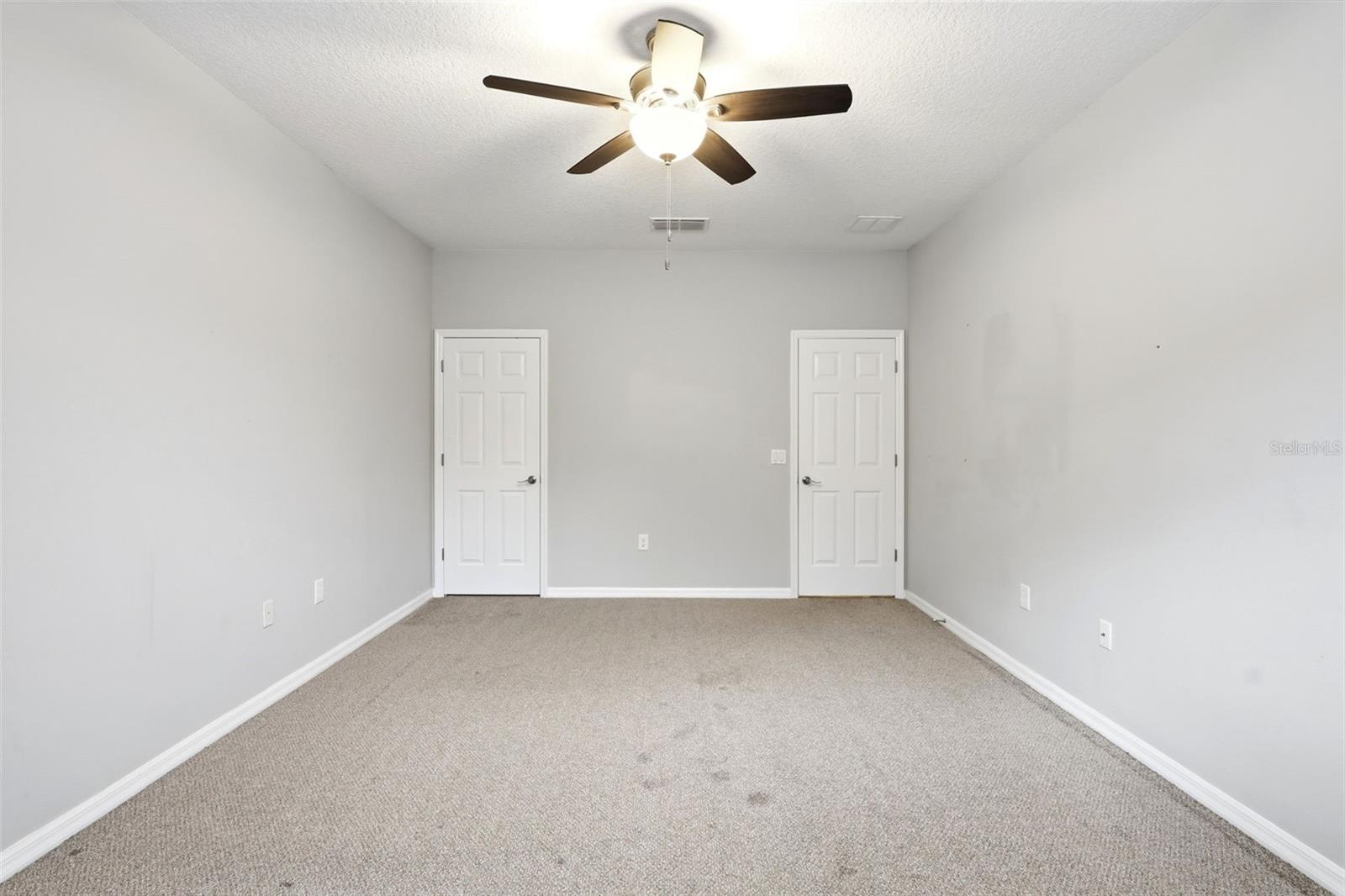 RIVIERA BELLA UNIT 01 - Residential