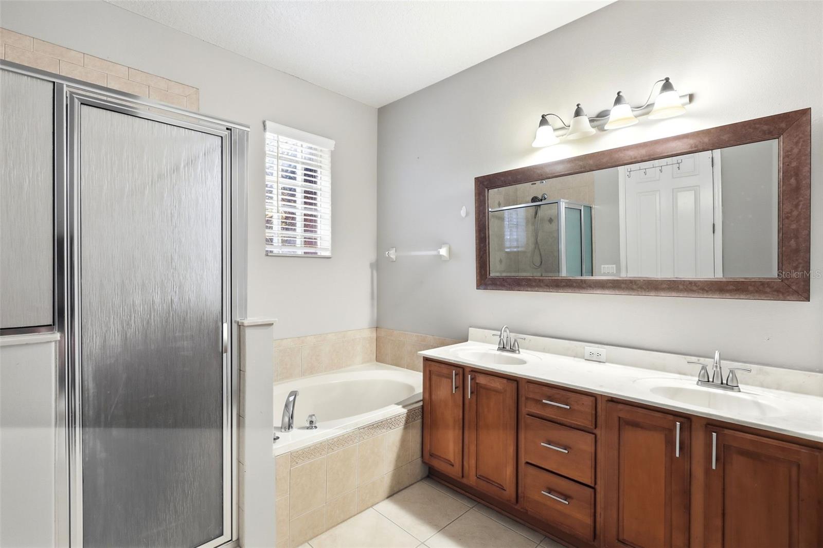 RIVIERA BELLA UNIT 01 - Residential