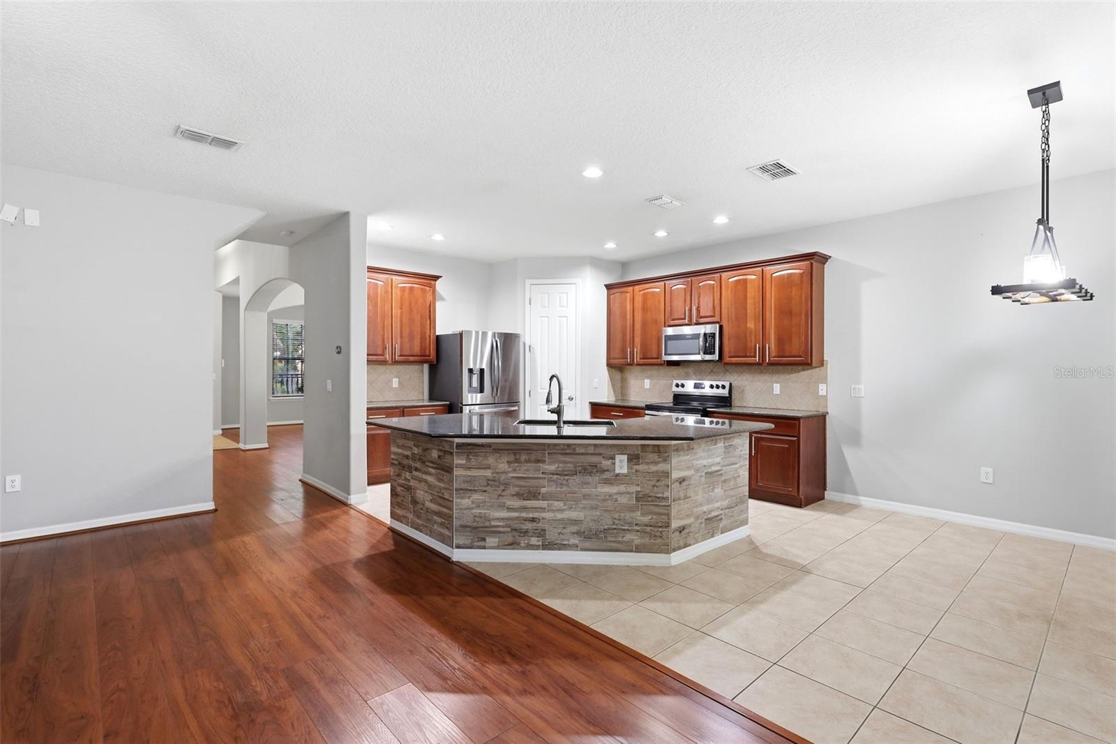 RIVIERA BELLA UNIT 01 - Residential