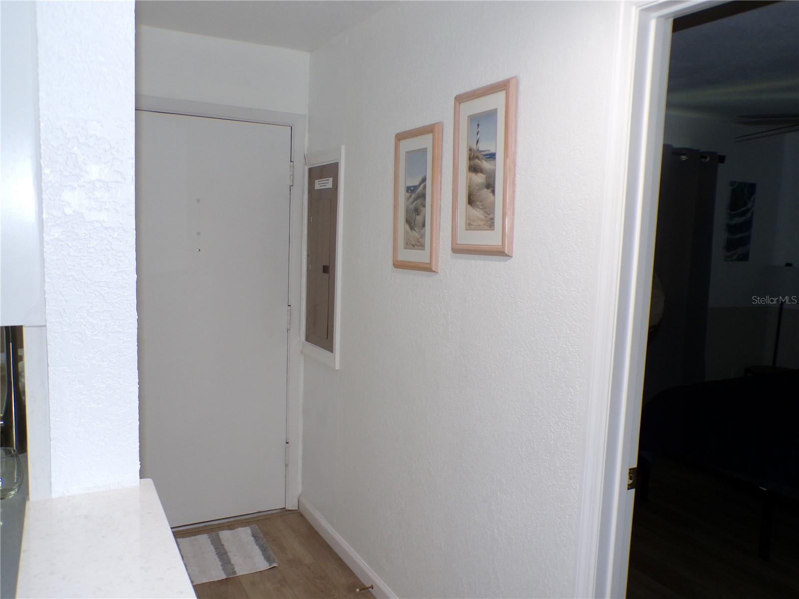 COUNTRY CLUB APTS - Residential