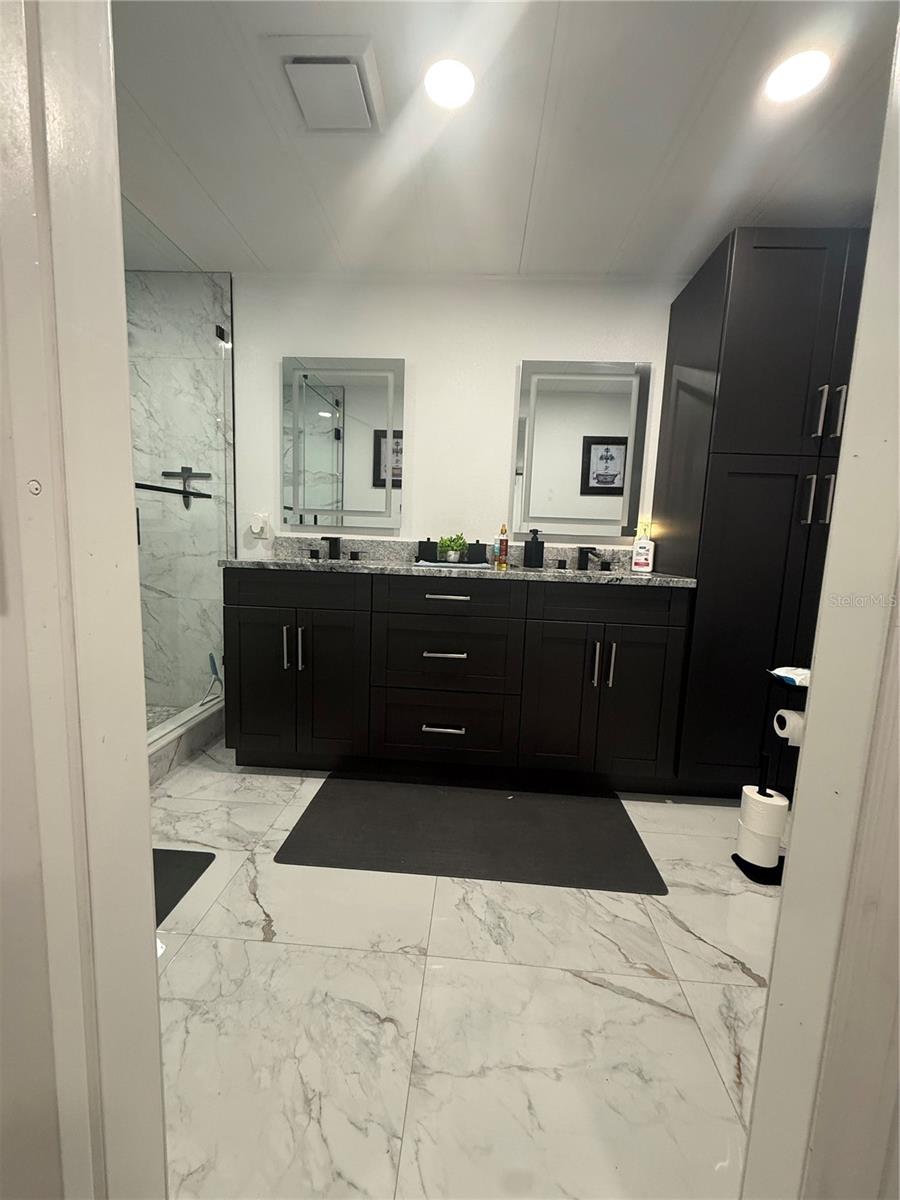LEISURE HILLS - Residential