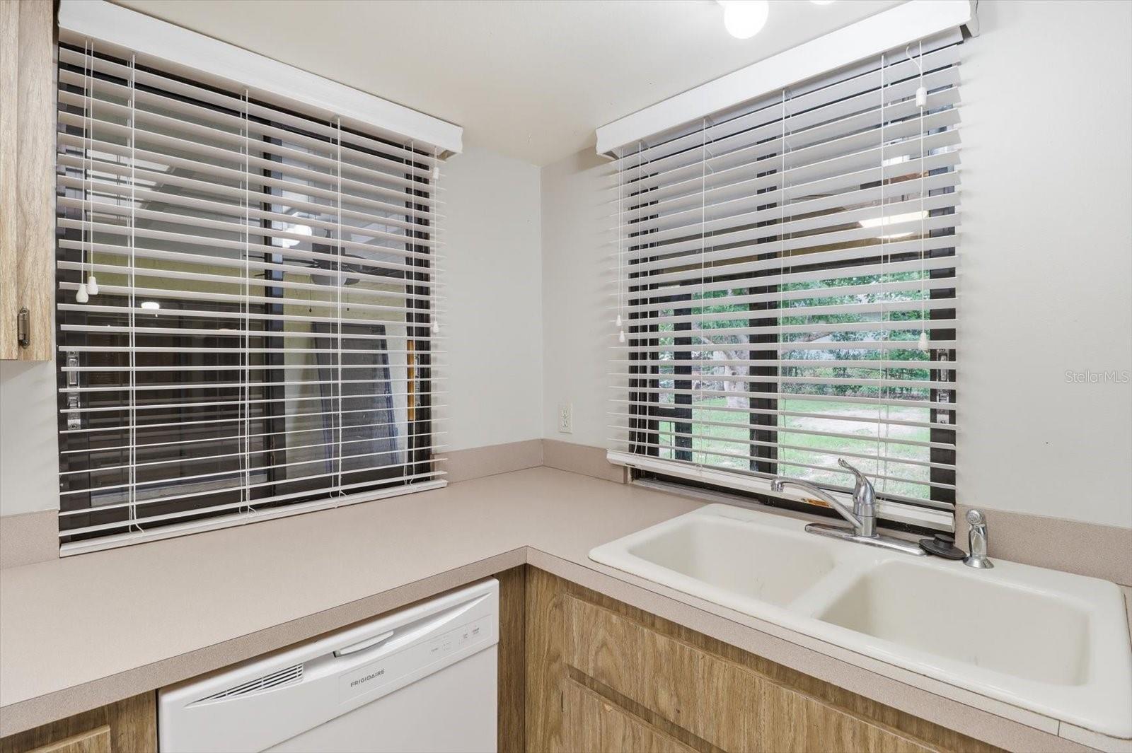 FLYING DUTCHMAN ESTATES PH 01 - Residential
