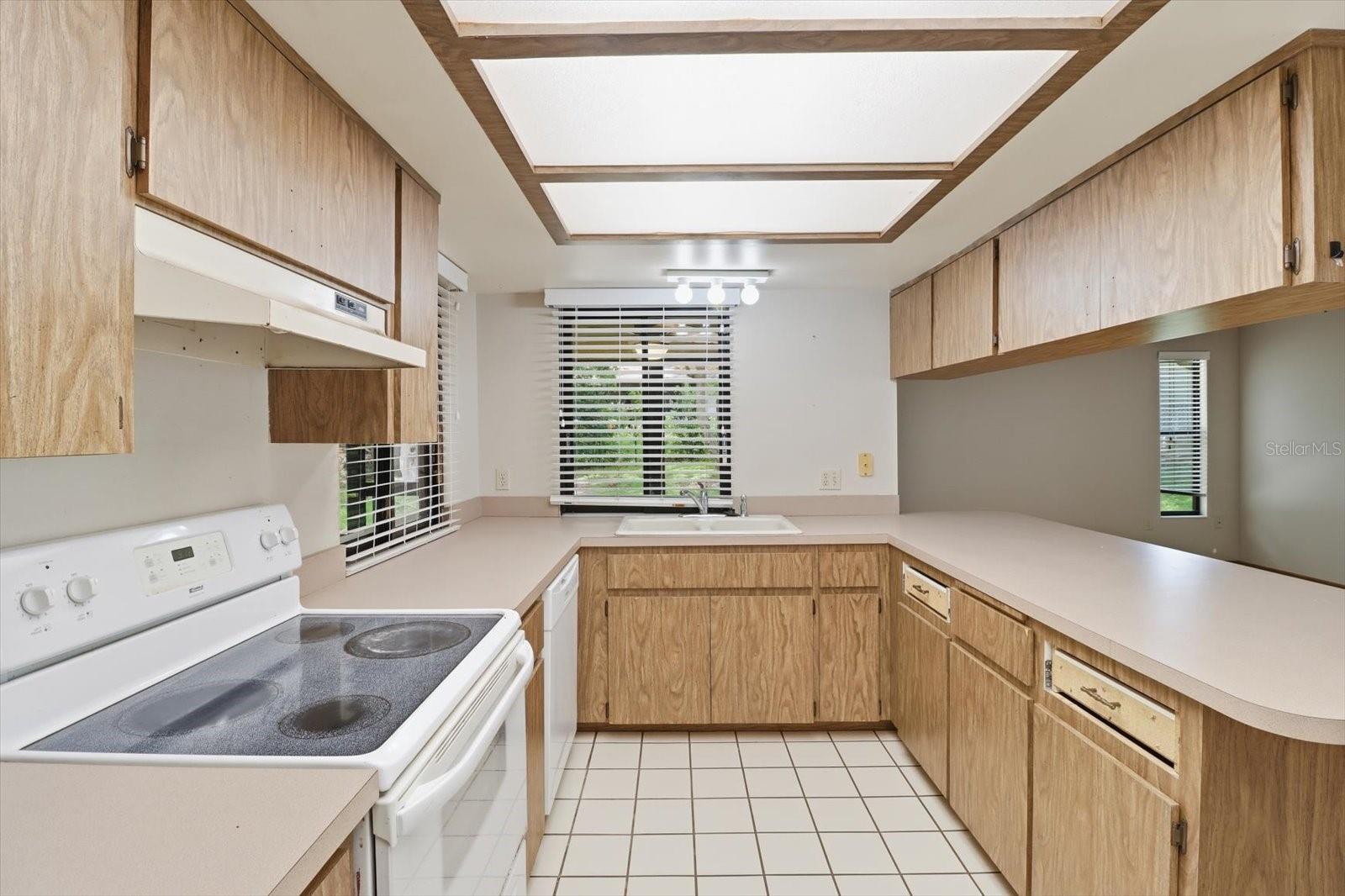 FLYING DUTCHMAN ESTATES PH 01 - Residential