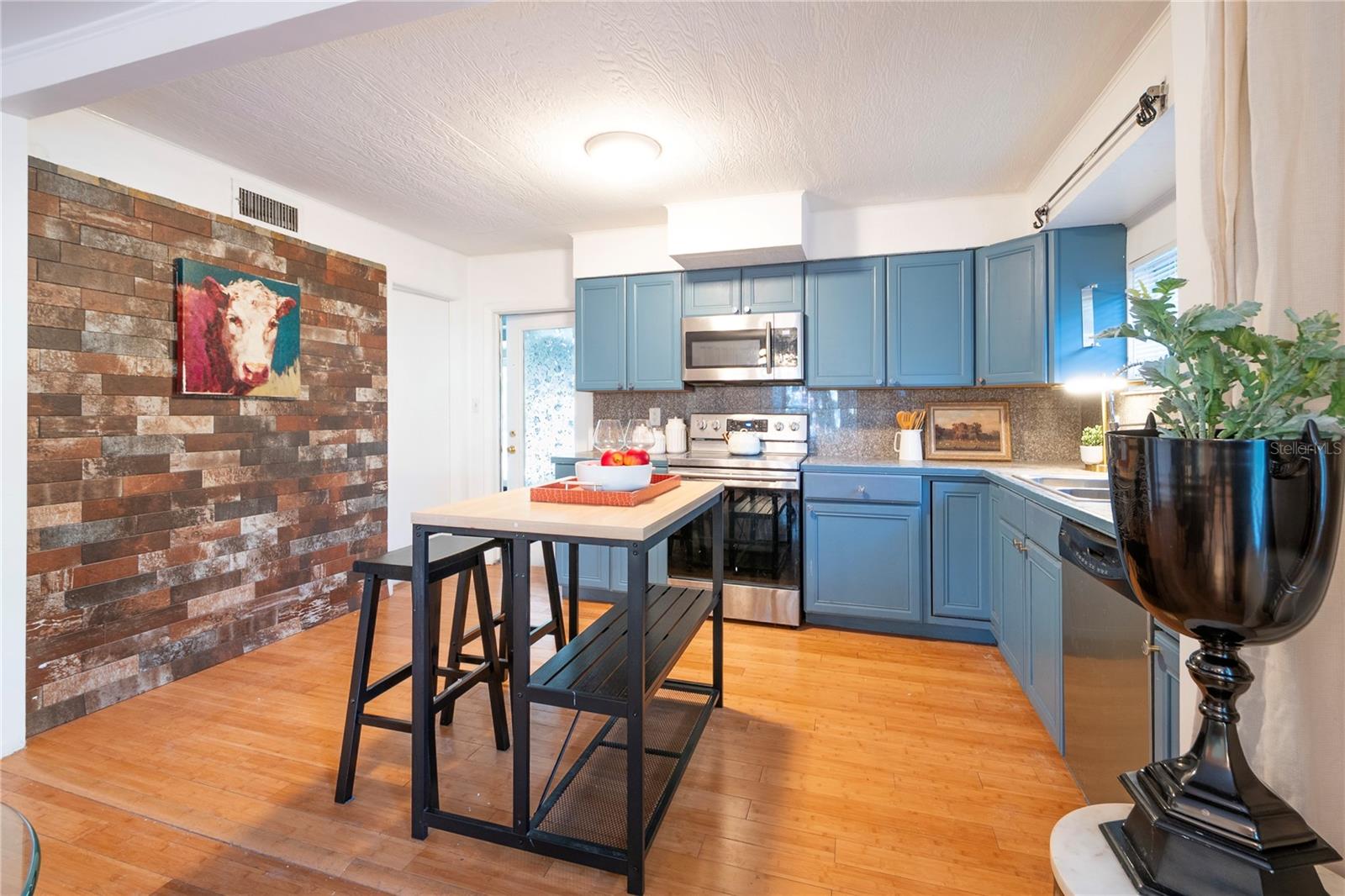 KINYON & WOODS ADD - Residential Income