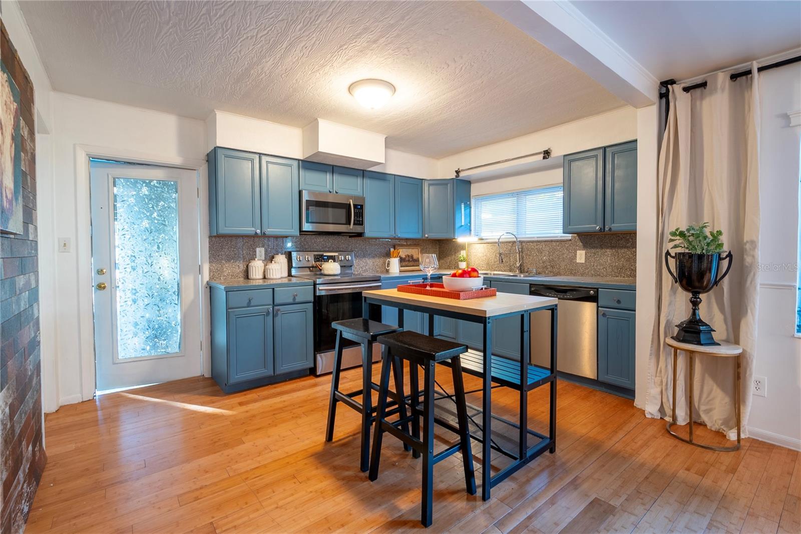 KINYON & WOODS ADD - Residential Income