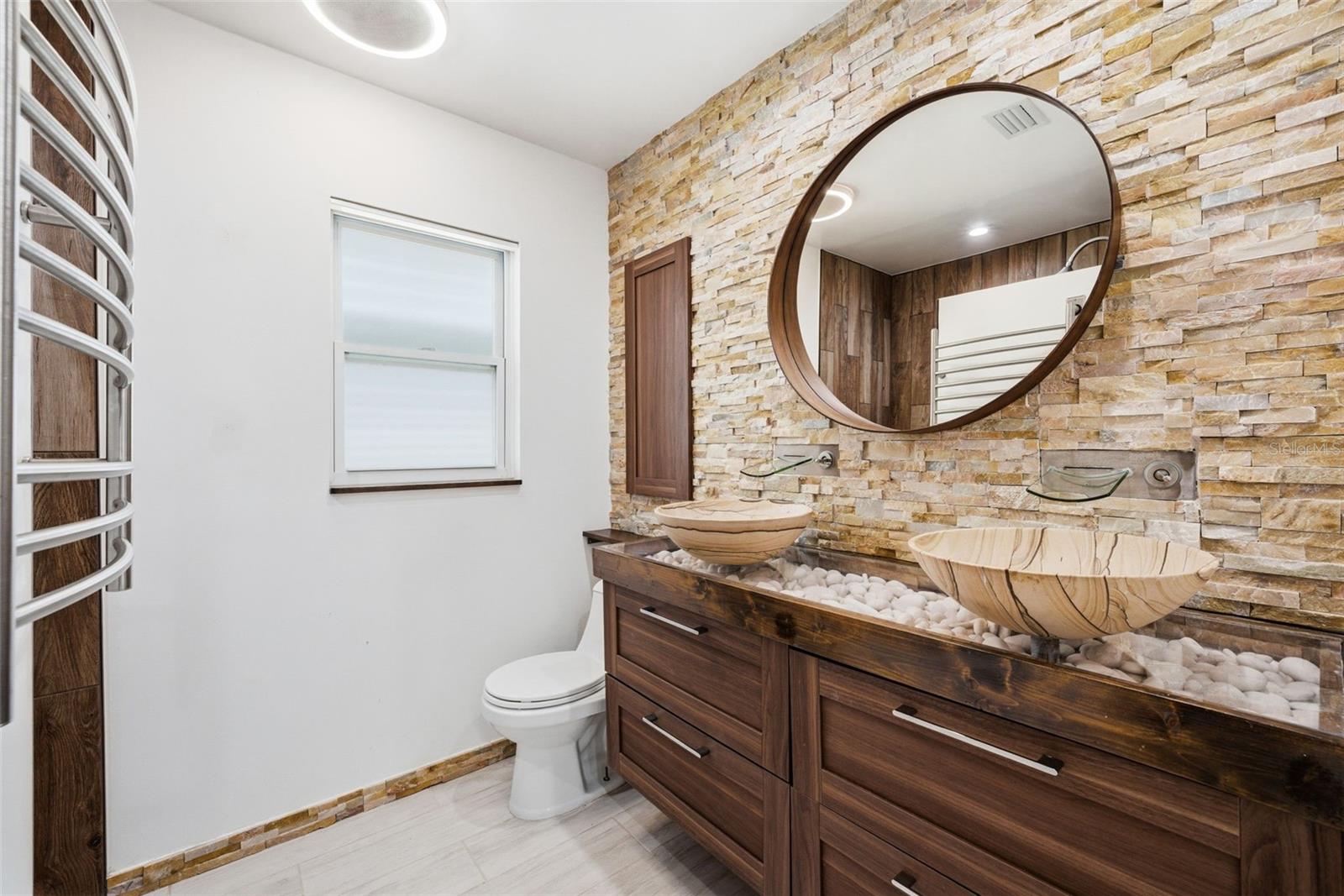 PINE LAKES - Residential