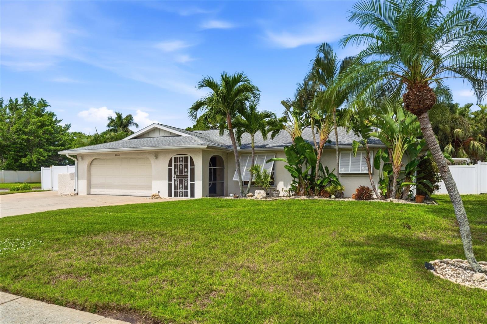 PINE LAKES - Residential