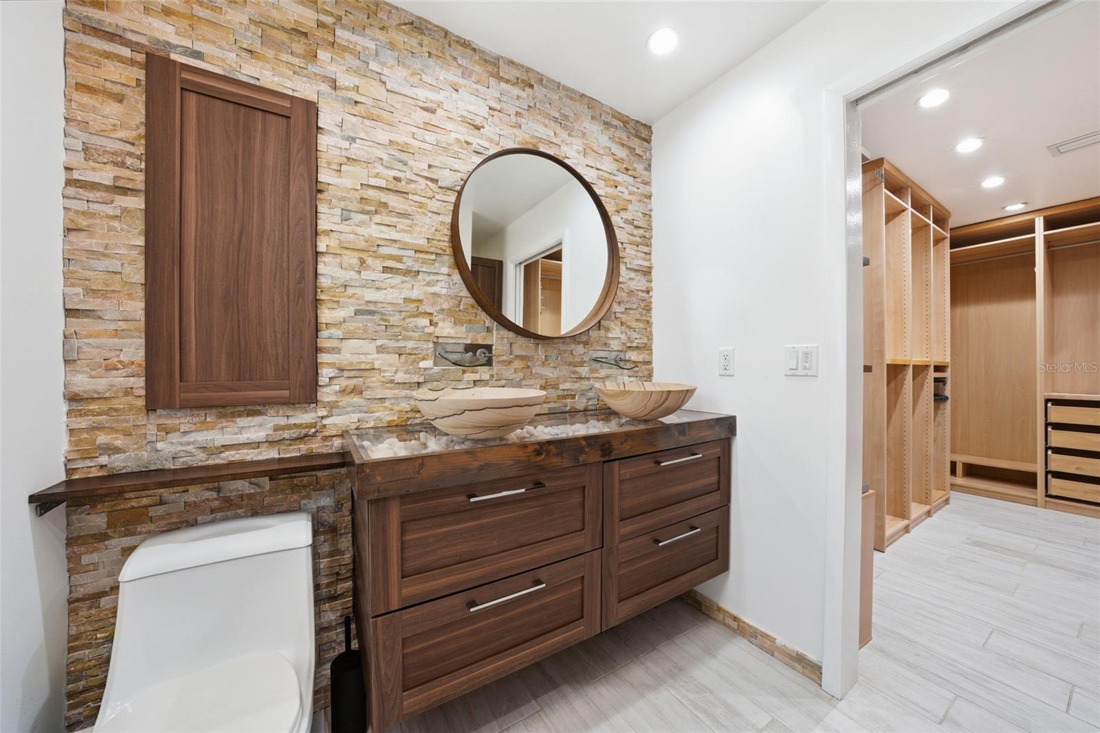 PINE LAKES - Residential
