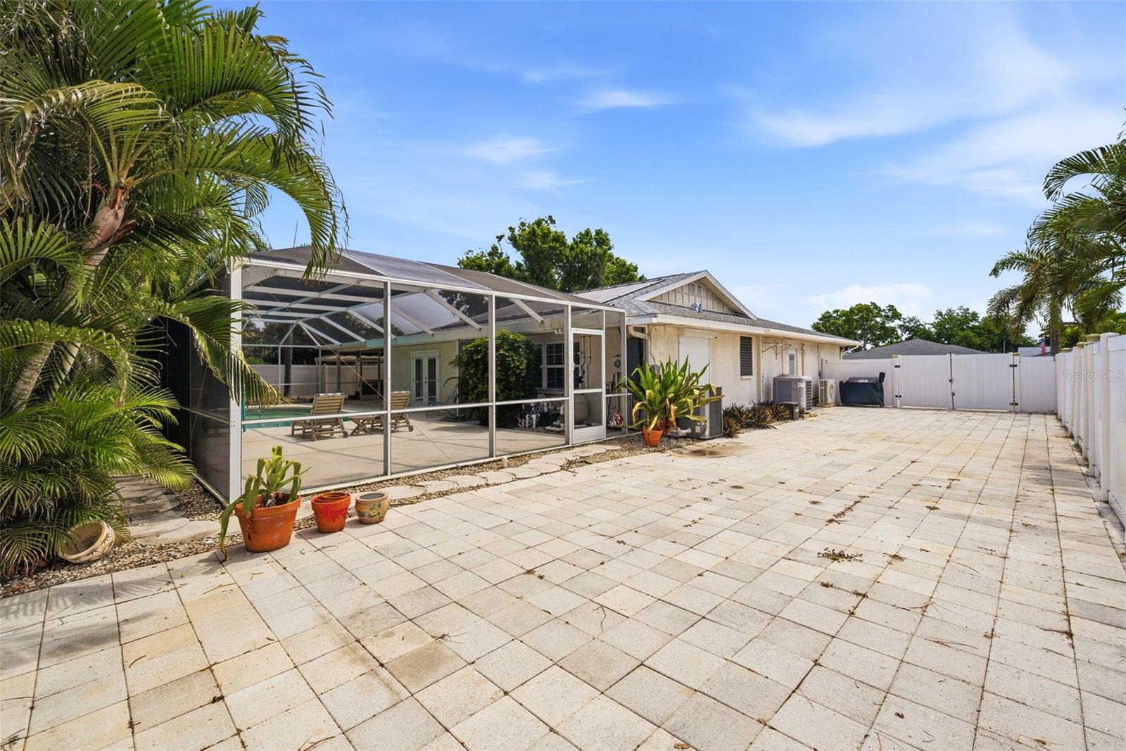 PINE LAKES - Residential