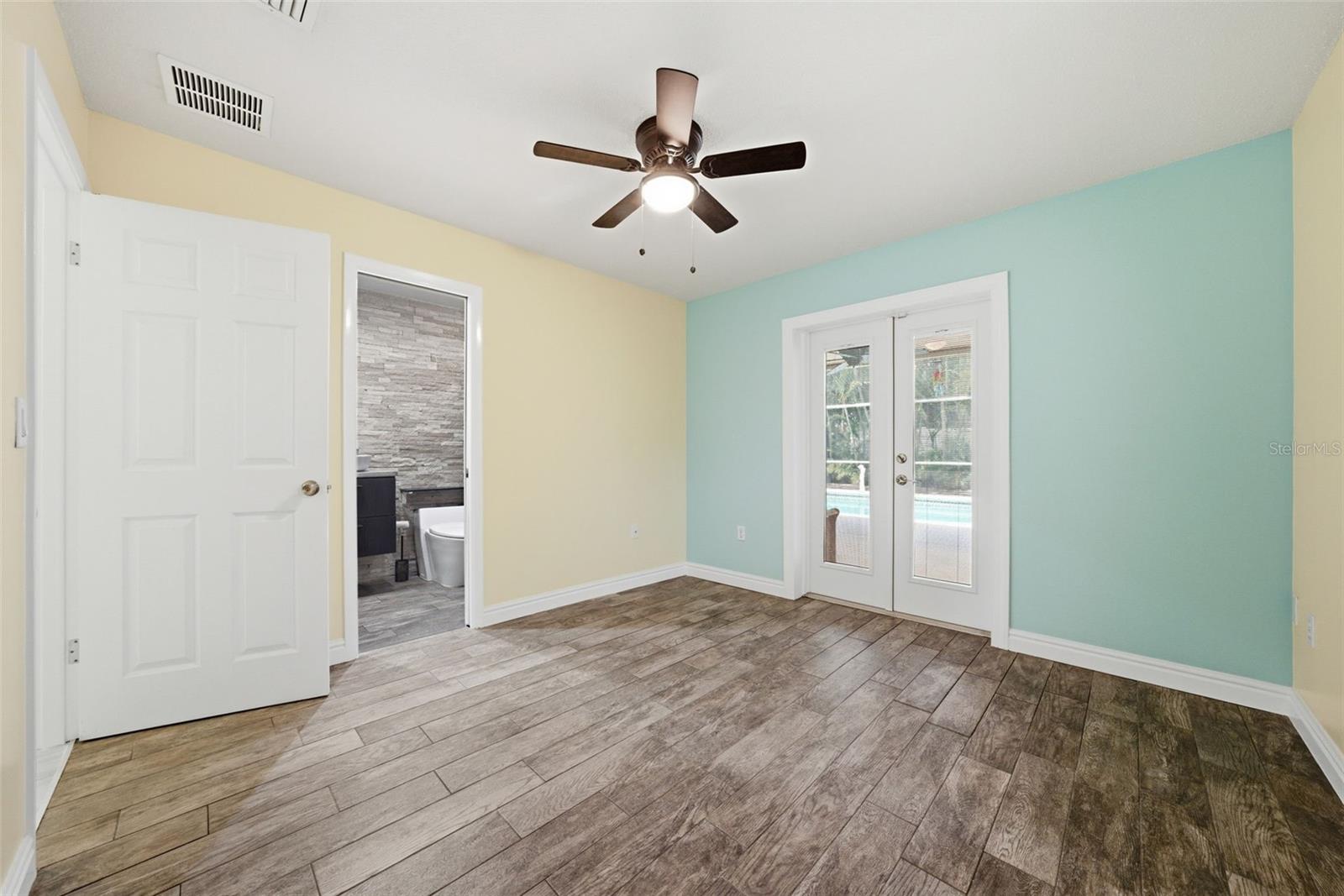 PINE LAKES - Residential