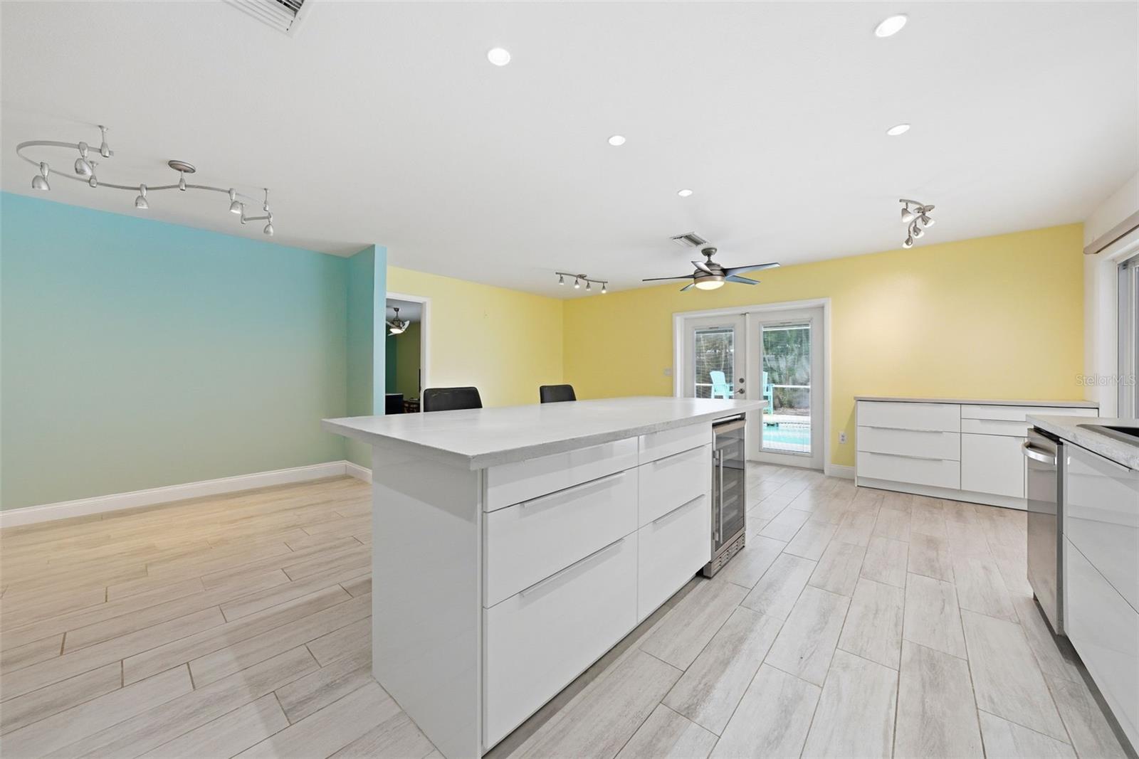 PINE LAKES - Residential