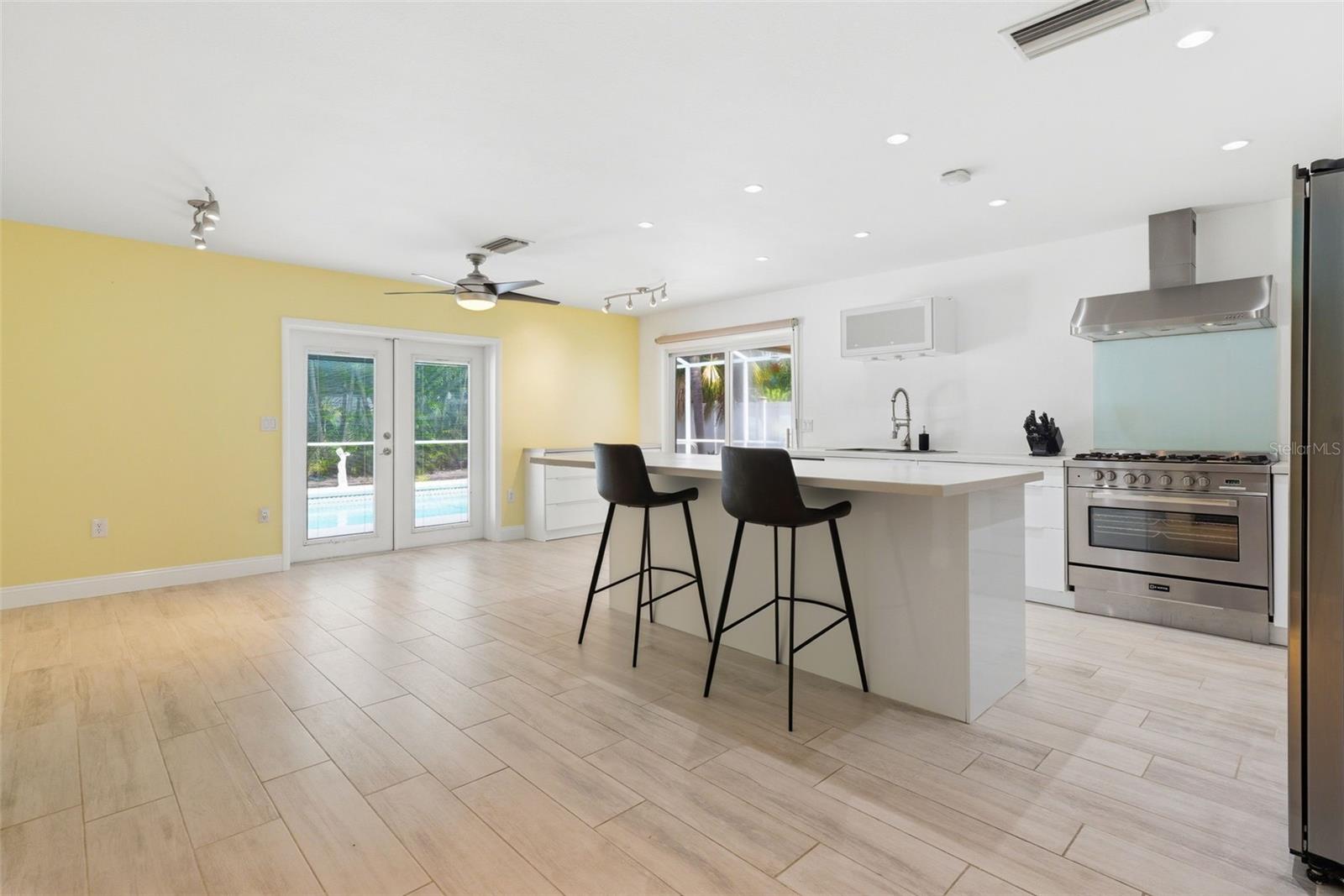 PINE LAKES - Residential