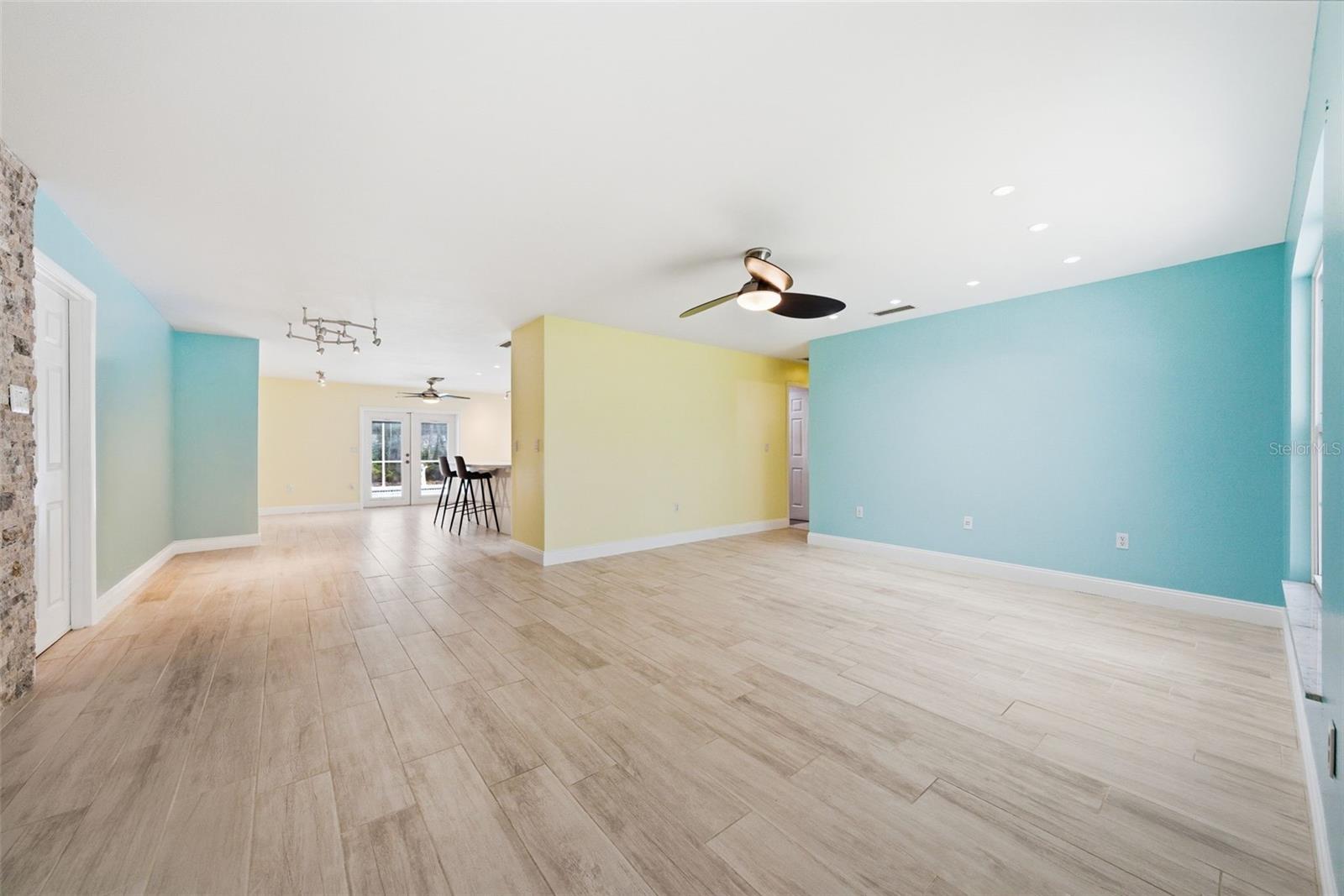 PINE LAKES - Residential