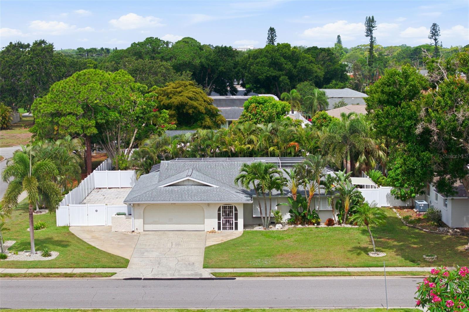 PINE LAKES - Residential