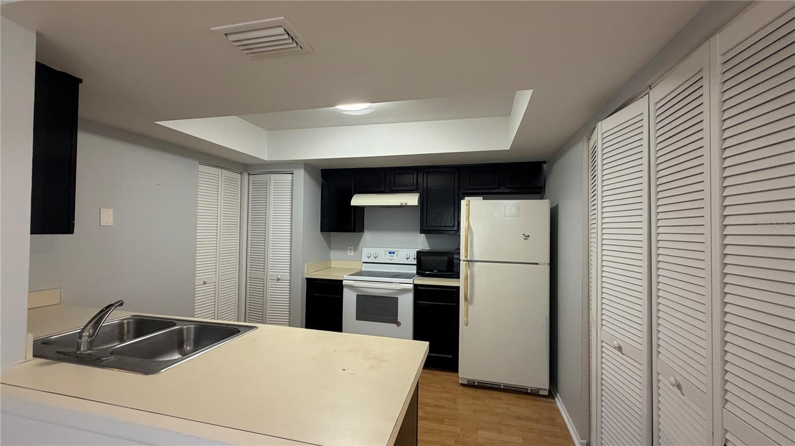 PINE SHADOWS CONDO PH 05 - Residential