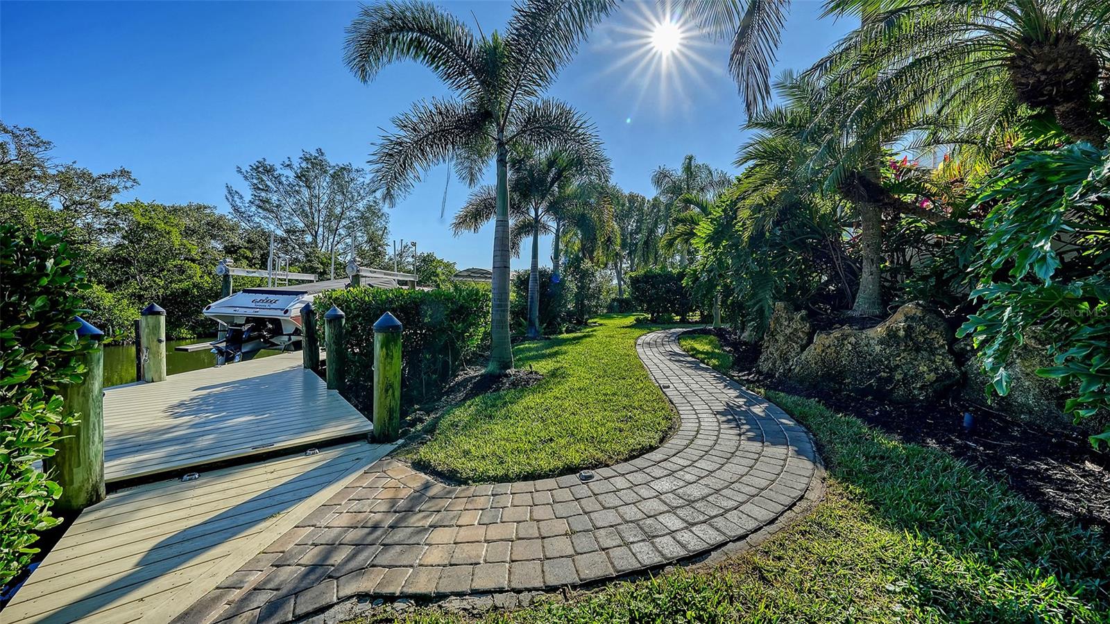 HAWKS HARBOR - Residential