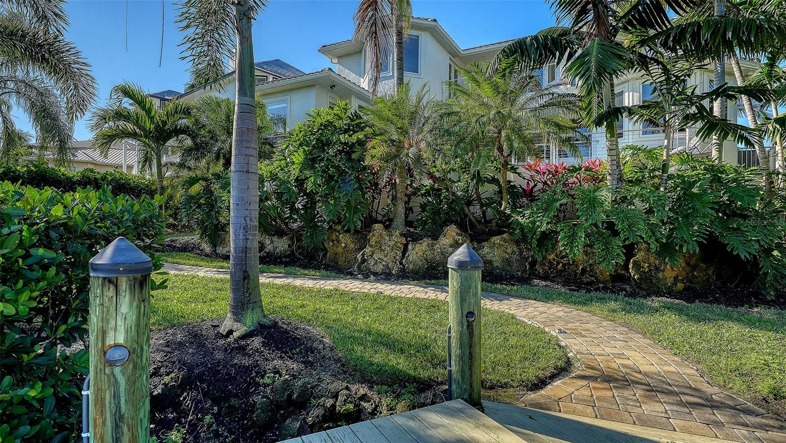 HAWKS HARBOR - Residential