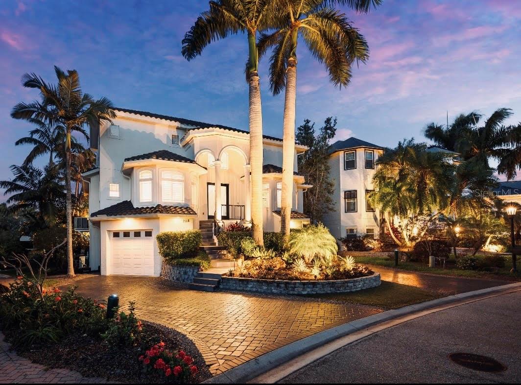 HAWKS HARBOR - Residential