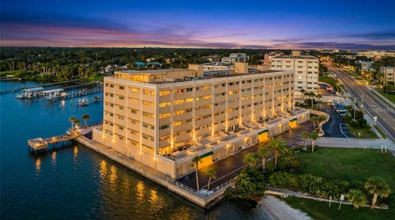 HARBOUR CLUB CONDO NO 3 - Residential