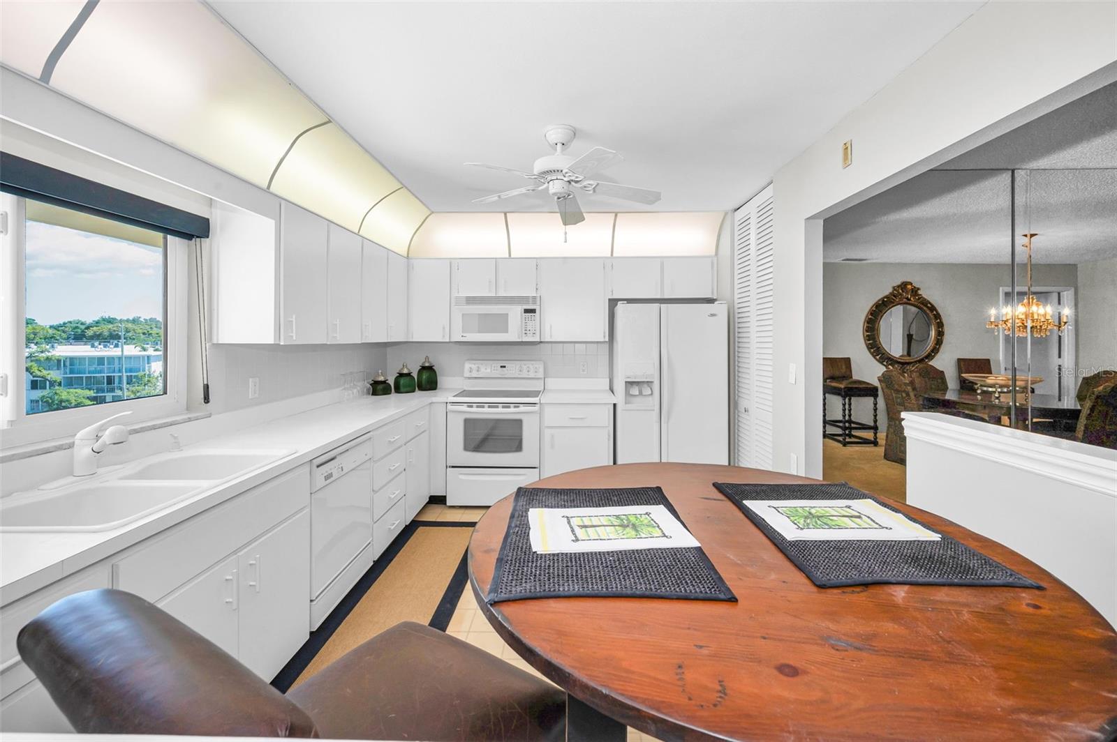 HARBOUR CLUB CONDO NO 3 - Residential