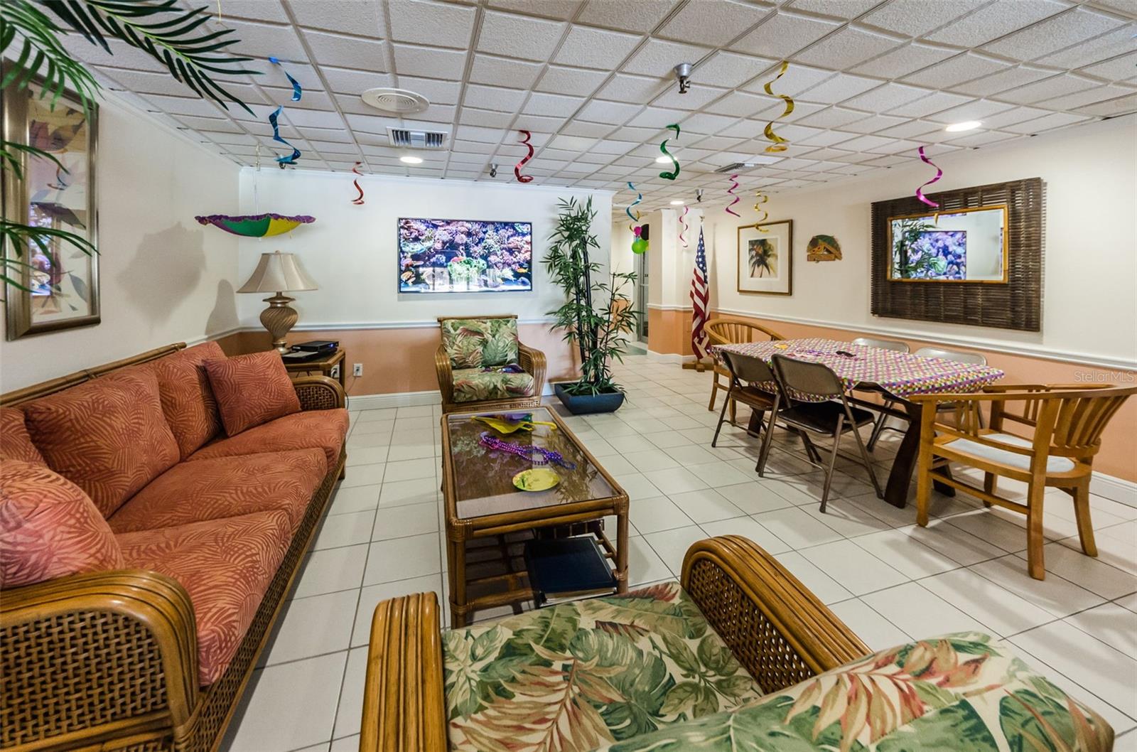 HARBOUR CLUB CONDO NO 3 - Residential