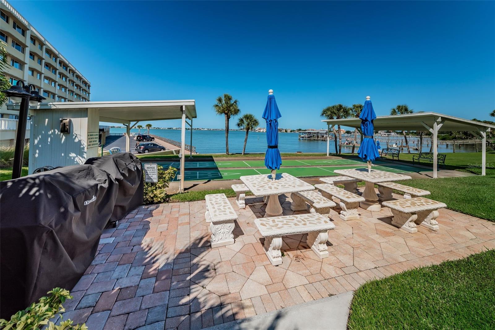 HARBOUR CLUB CONDO NO 3 - Residential