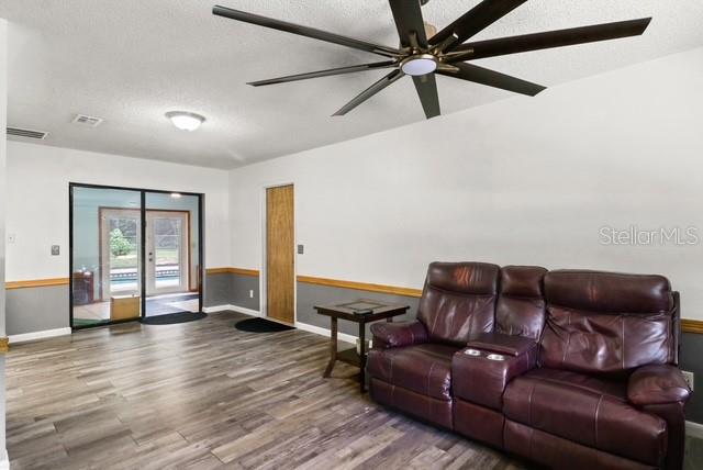 RIDGE MANOR KNOLLWOOD - Residential