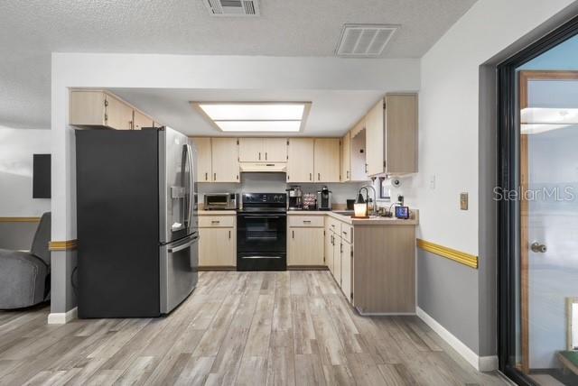 RIDGE MANOR KNOLLWOOD - Residential