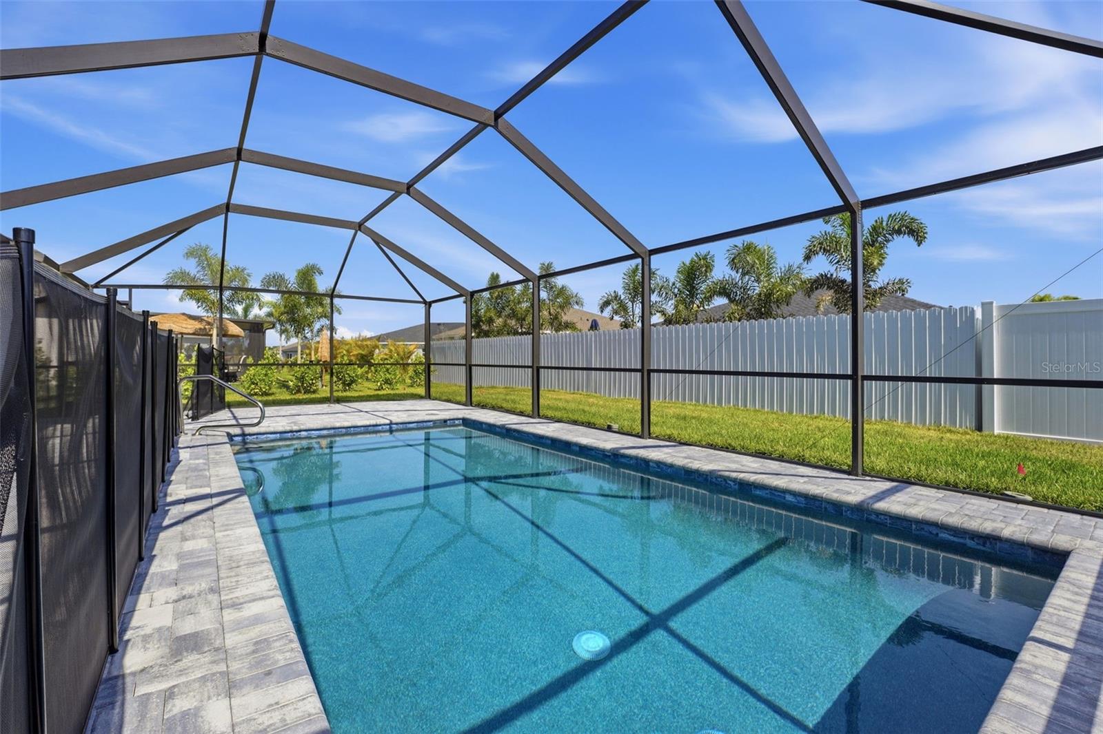 ROTONDA LAKES - Residential