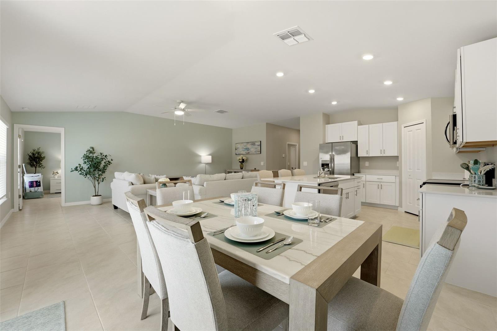 ROTONDA LAKES - Residential