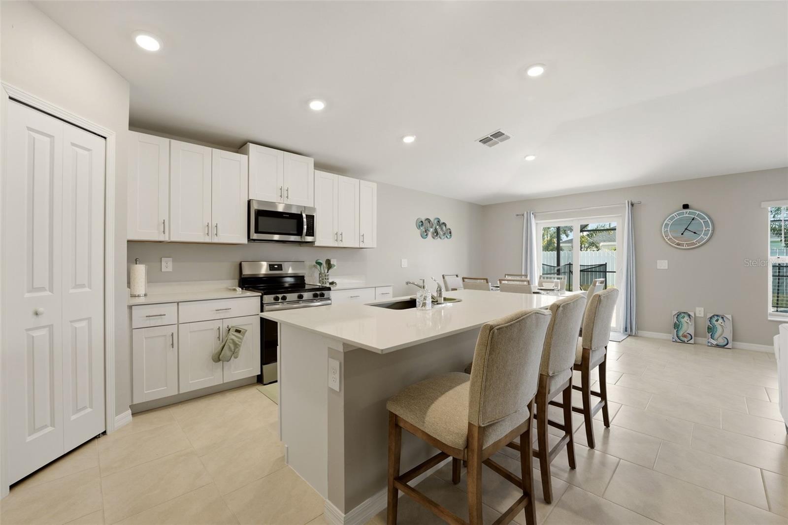 ROTONDA LAKES - Residential