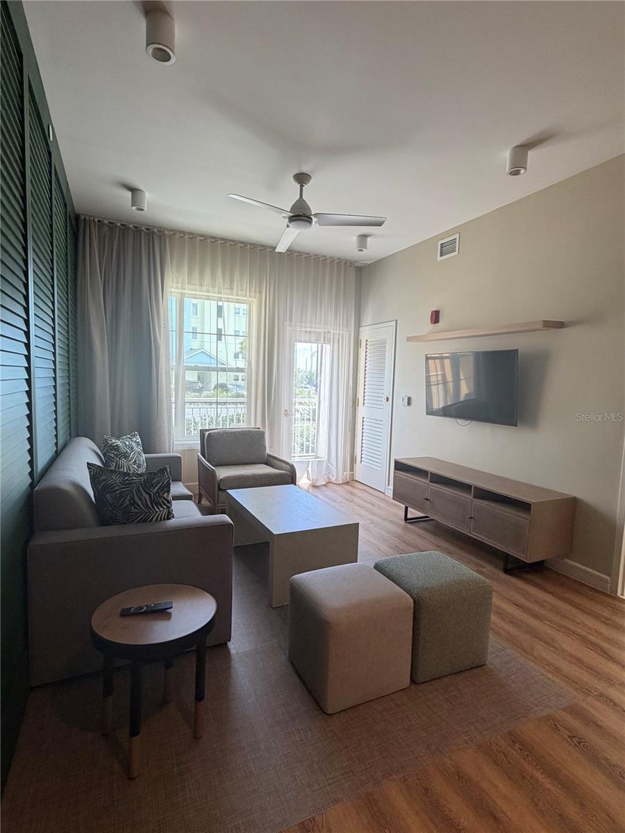 SUNSET WALK HOTEL CONDO PH 1 - Residential