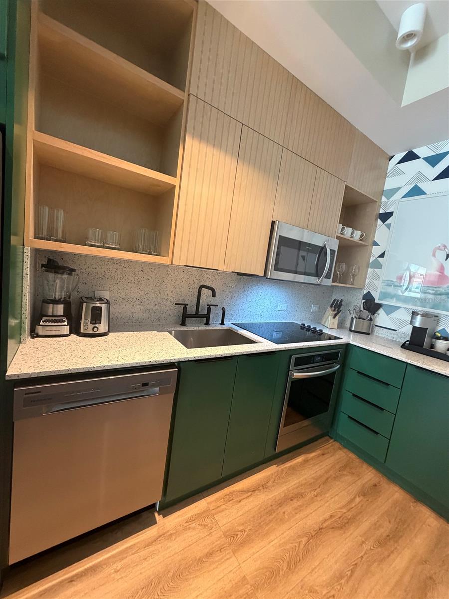 SUNSET WALK HOTEL CONDO PH 1 - Residential