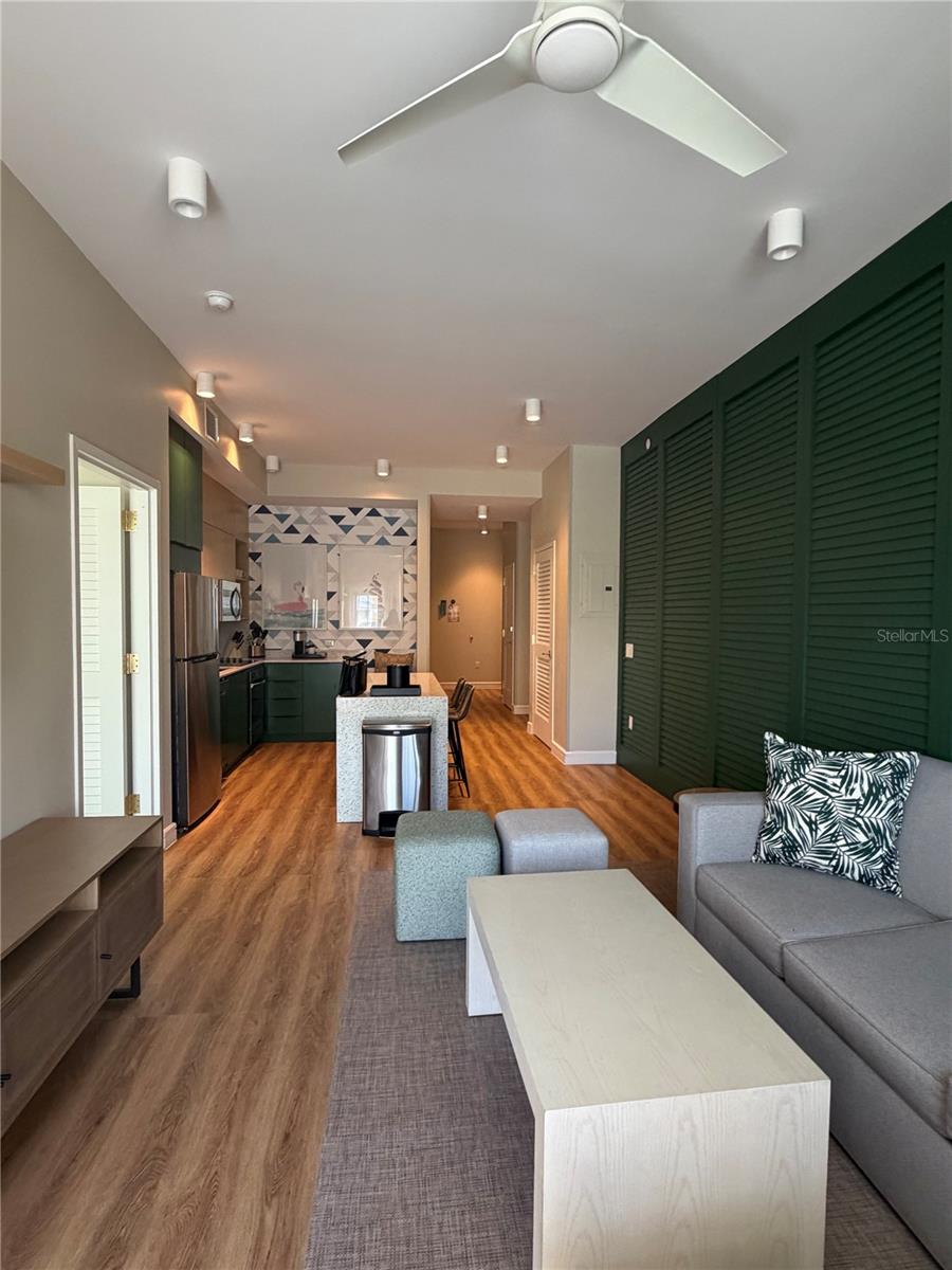SUNSET WALK HOTEL CONDO PH 1 - Residential