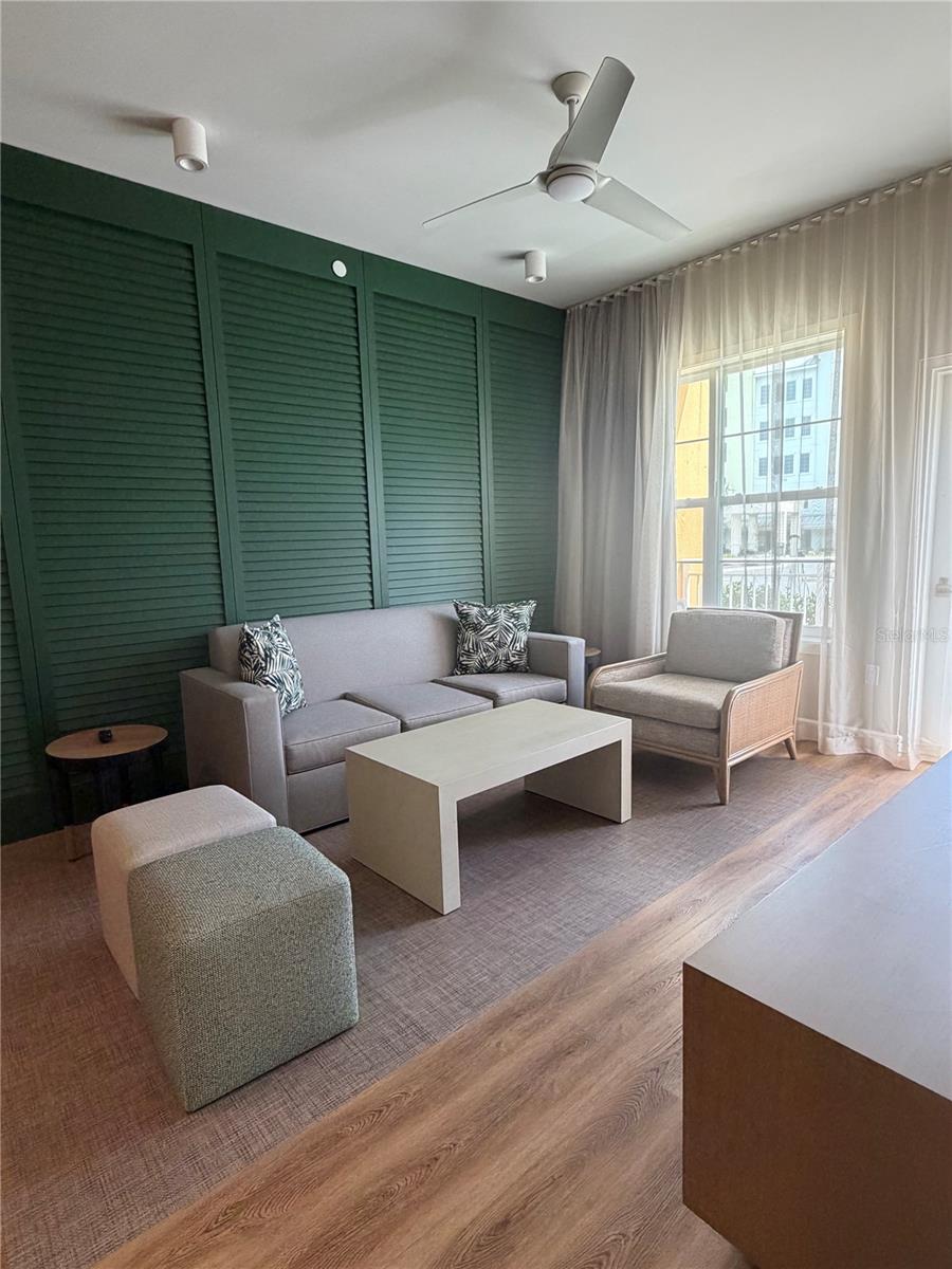 SUNSET WALK HOTEL CONDO PH 1 - Residential