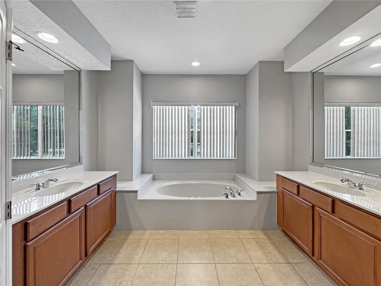 LIVE OAK RESERVE UNIT THREE - Residential Lease