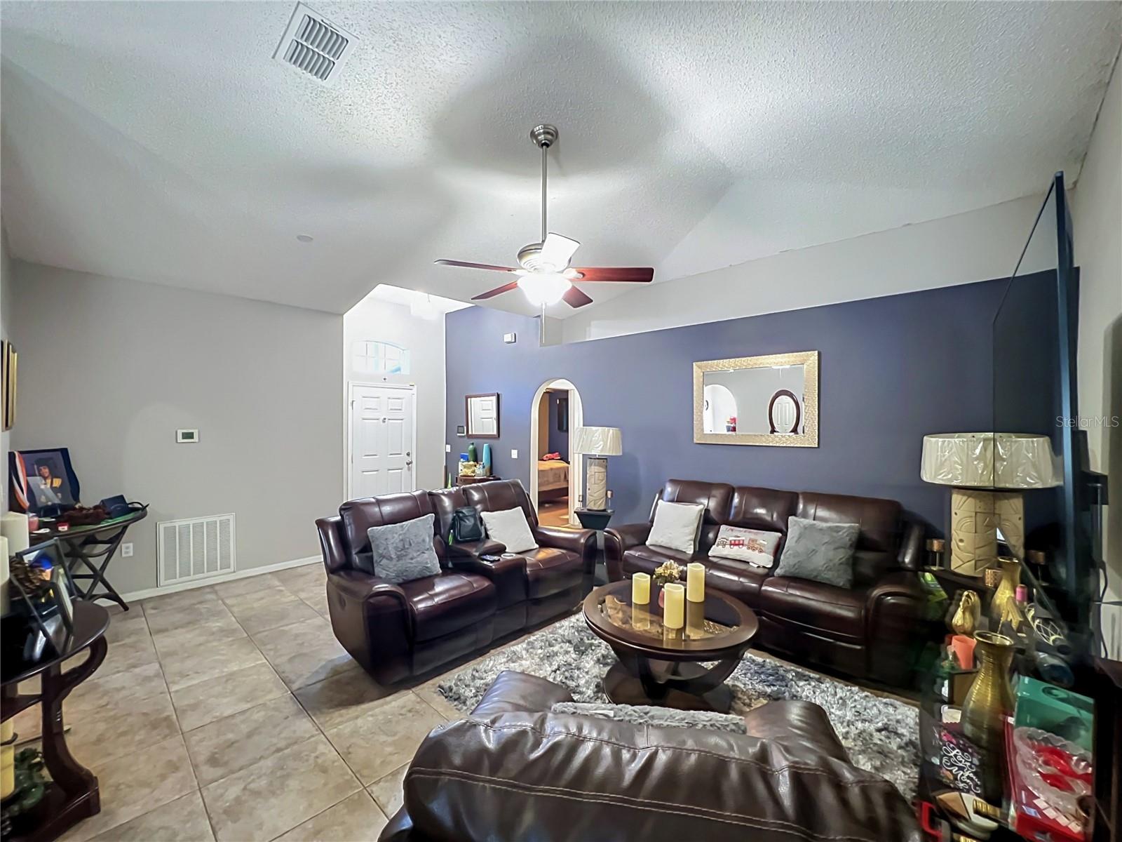 CHAPMAN LAKES - Residential