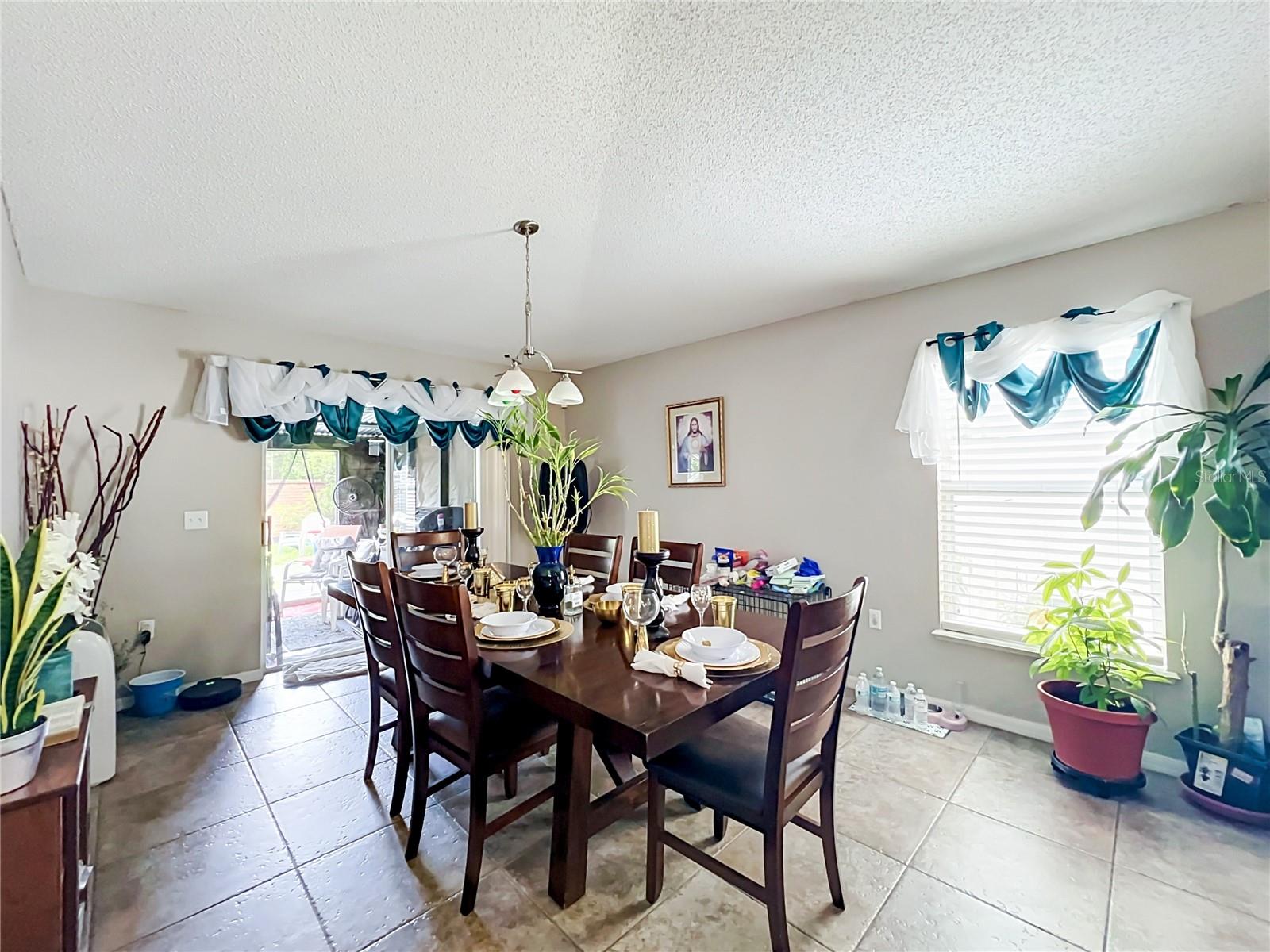 CHAPMAN LAKES - Residential