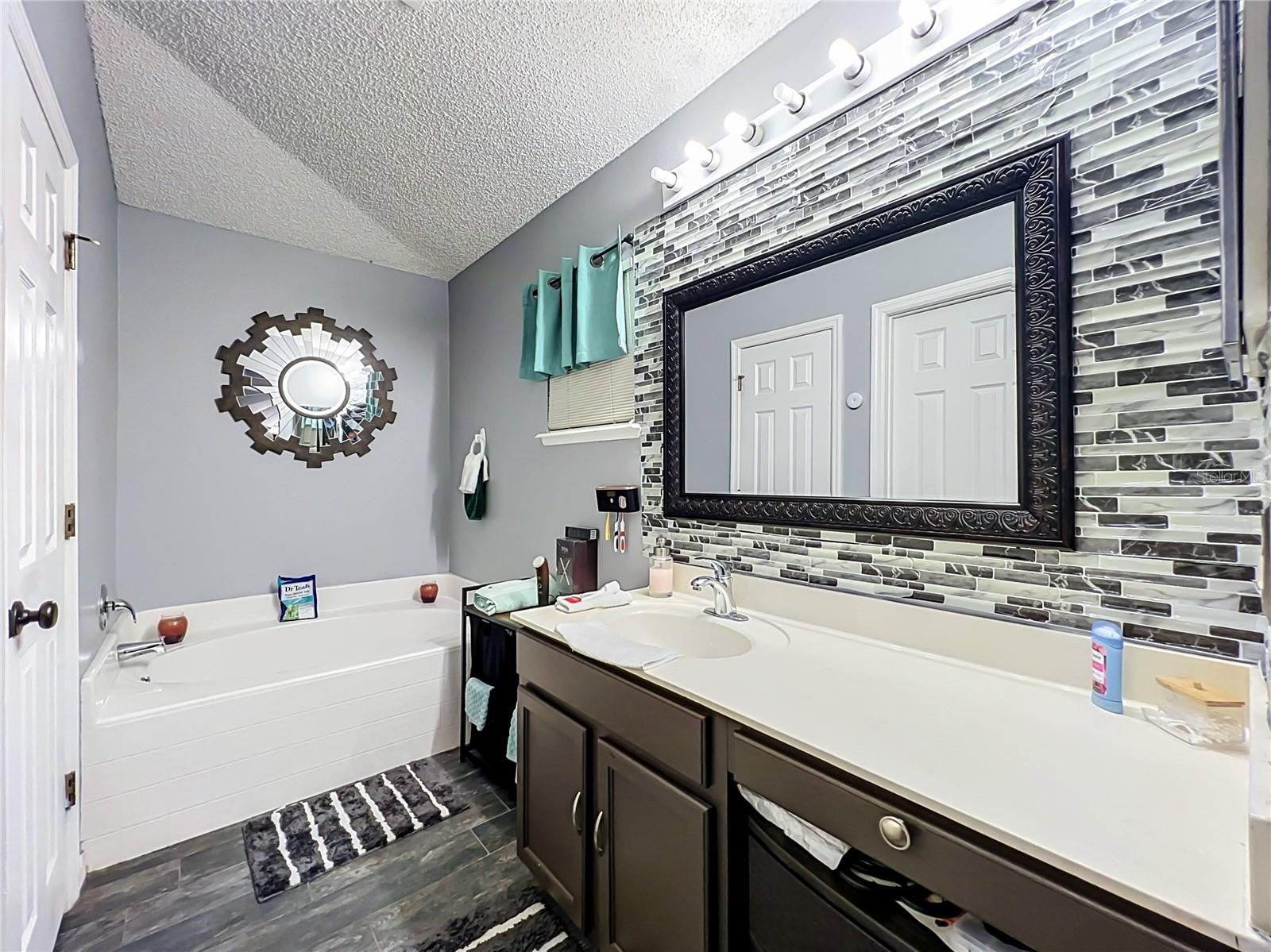 CHAPMAN LAKES - Residential