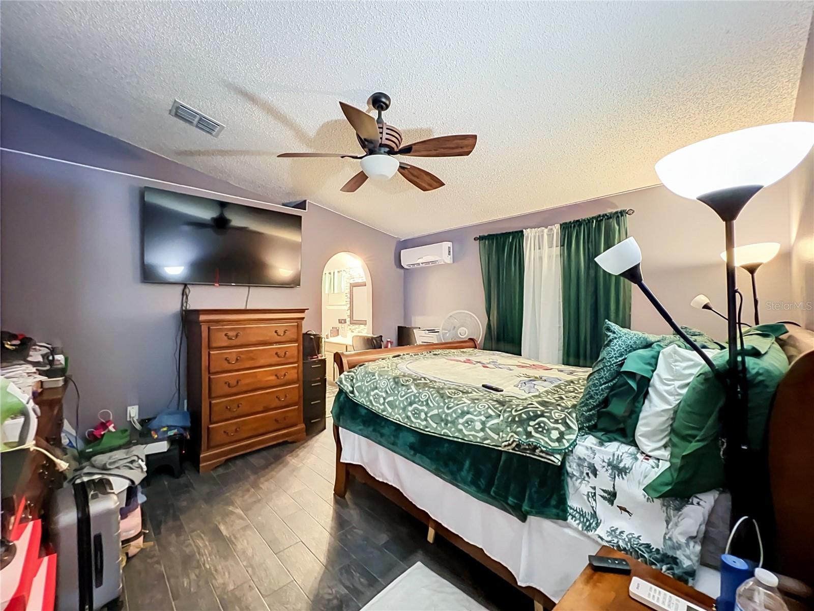 CHAPMAN LAKES - Residential