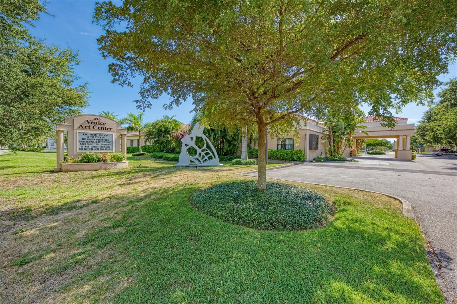 LAUREL HOLLOW - Residential