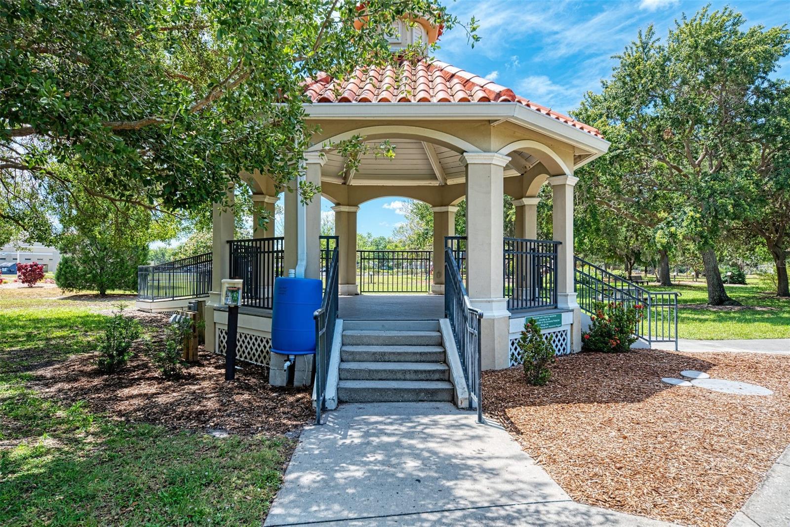 LAUREL HOLLOW - Residential