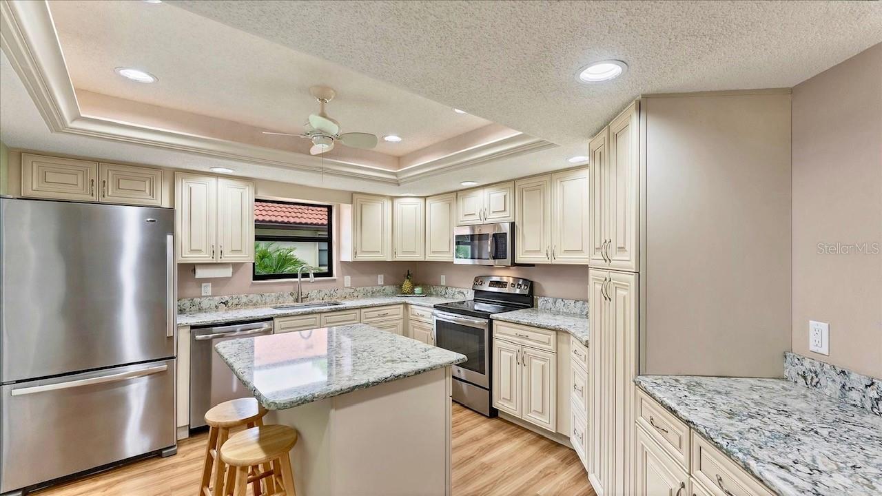 LAUREL HOLLOW - Residential