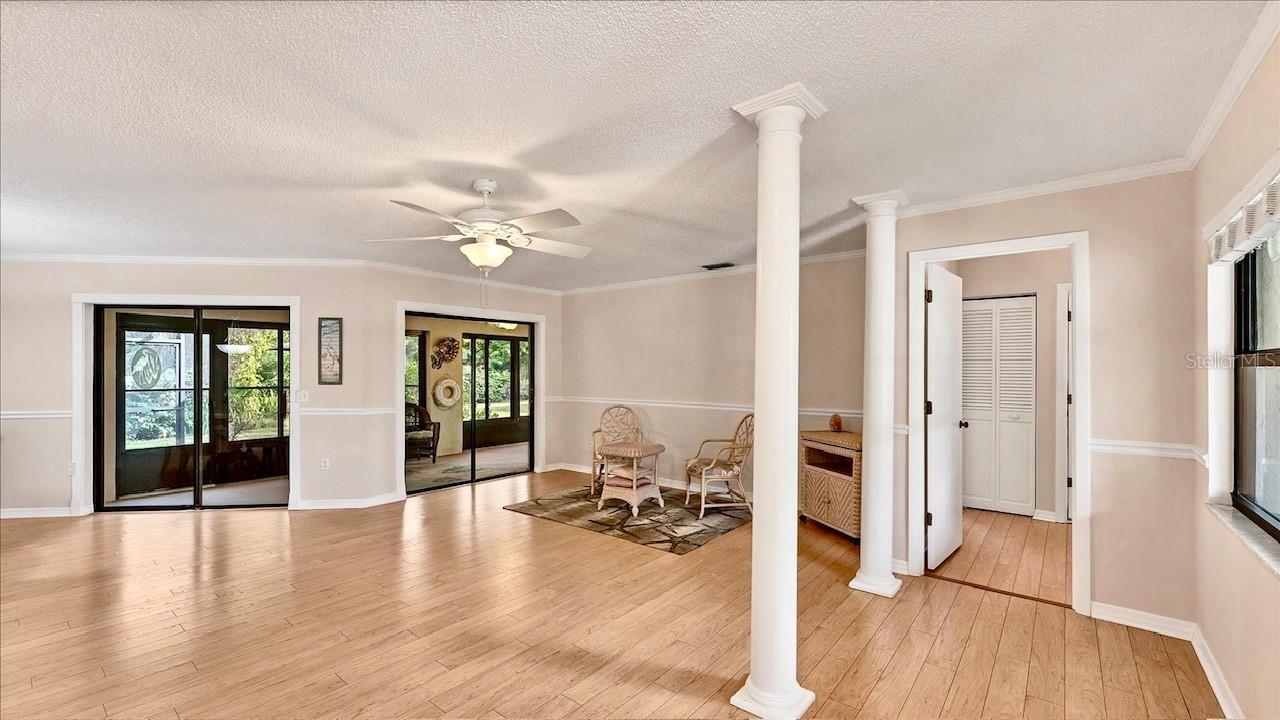 LAUREL HOLLOW - Residential