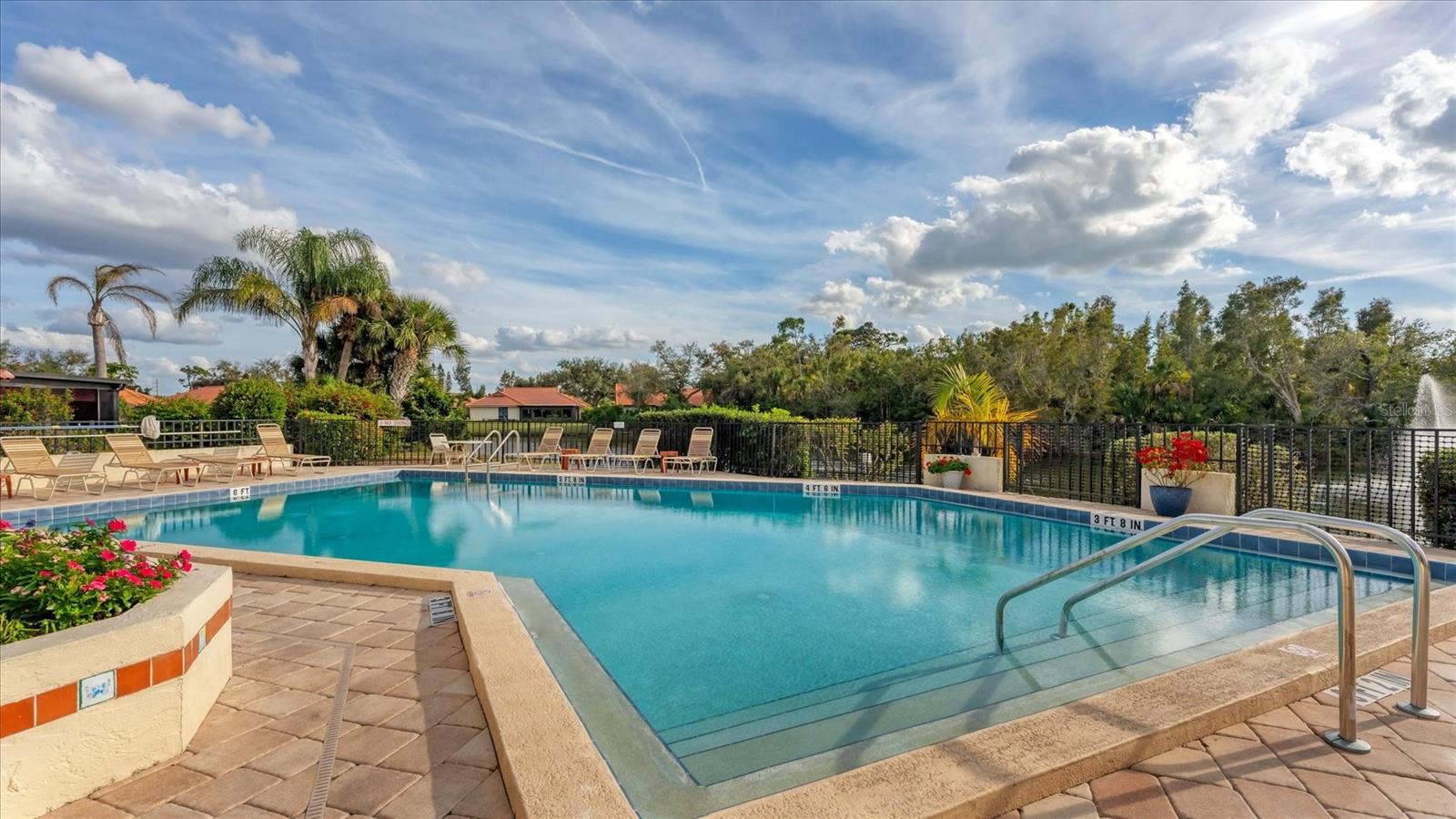 LAUREL HOLLOW - Residential