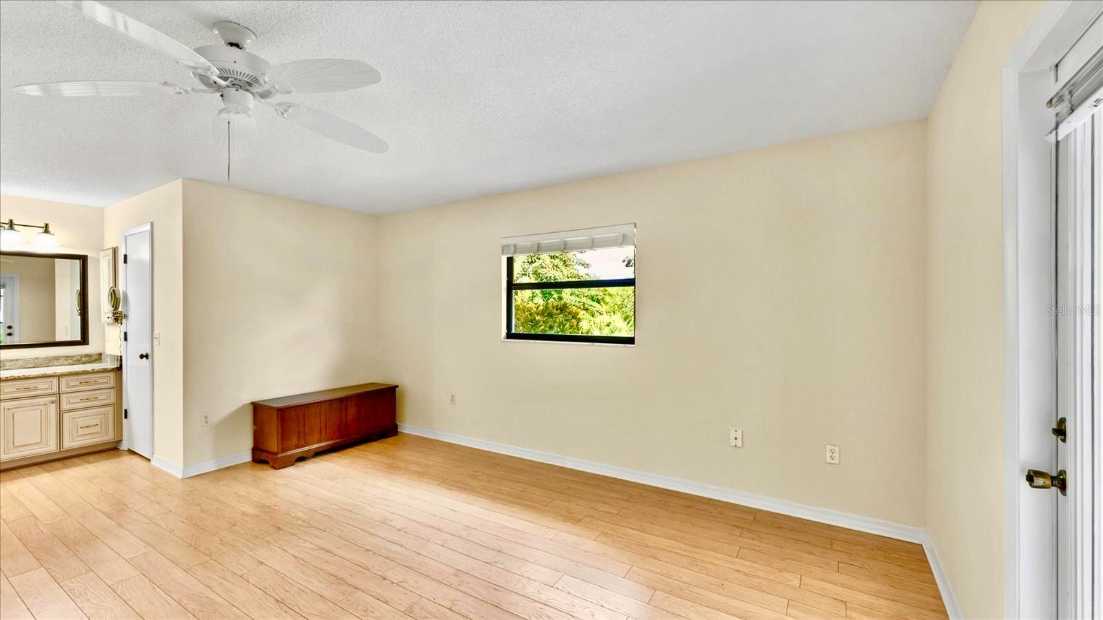 LAUREL HOLLOW - Residential