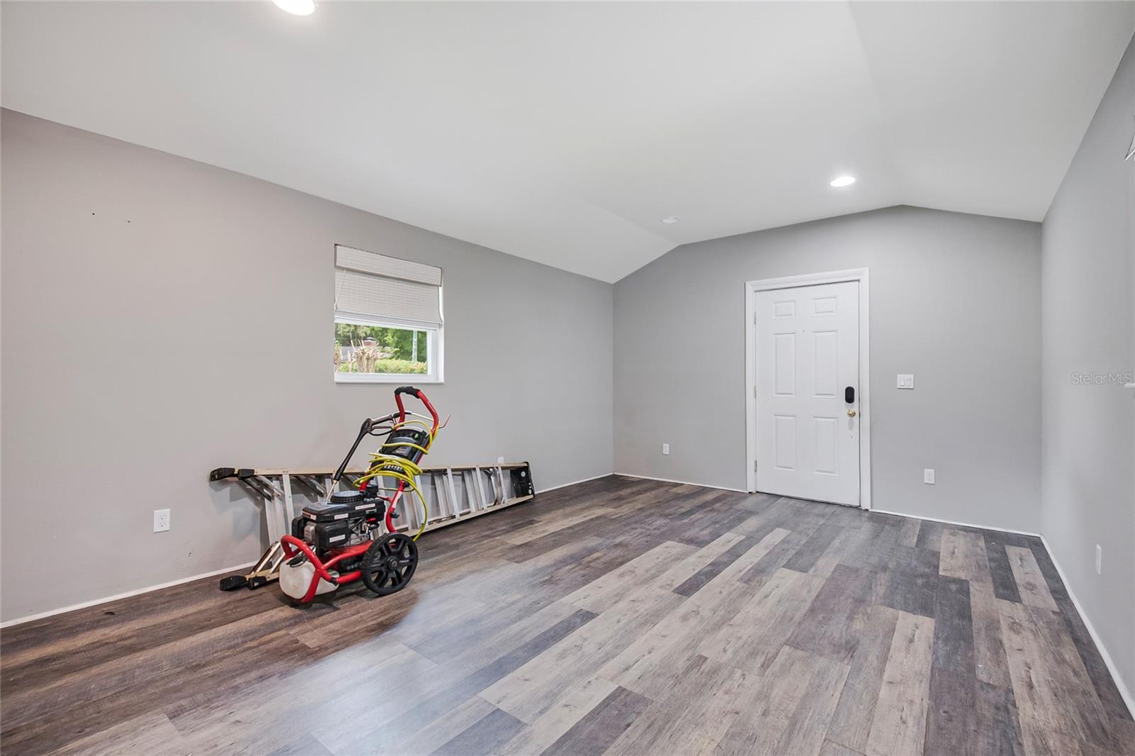 SYLVAN SHORES - Residential