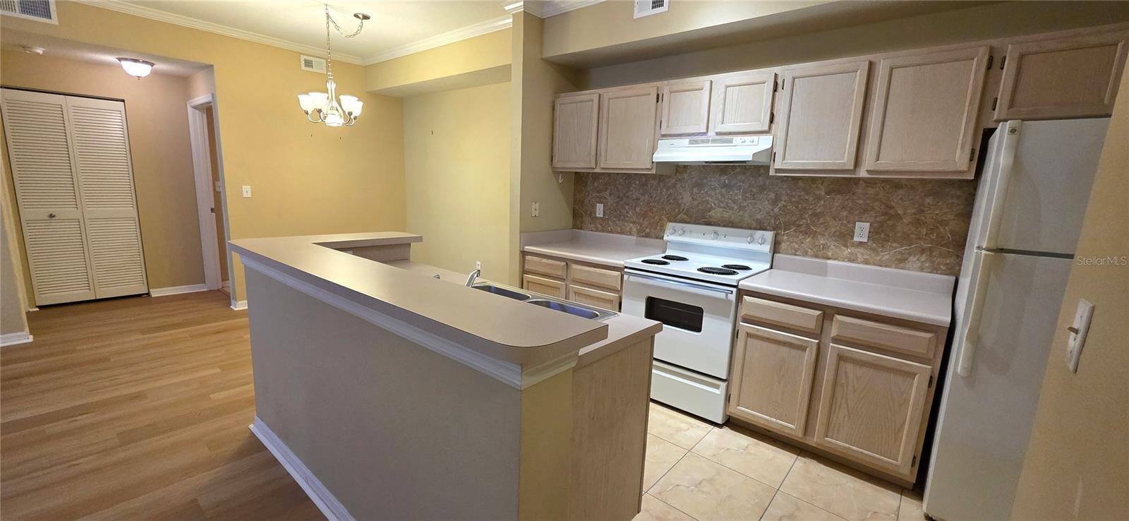 PINNACLE CARROLLWOOD - Residential Lease