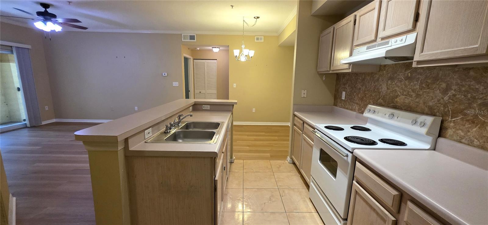 PINNACLE CARROLLWOOD - Residential Lease