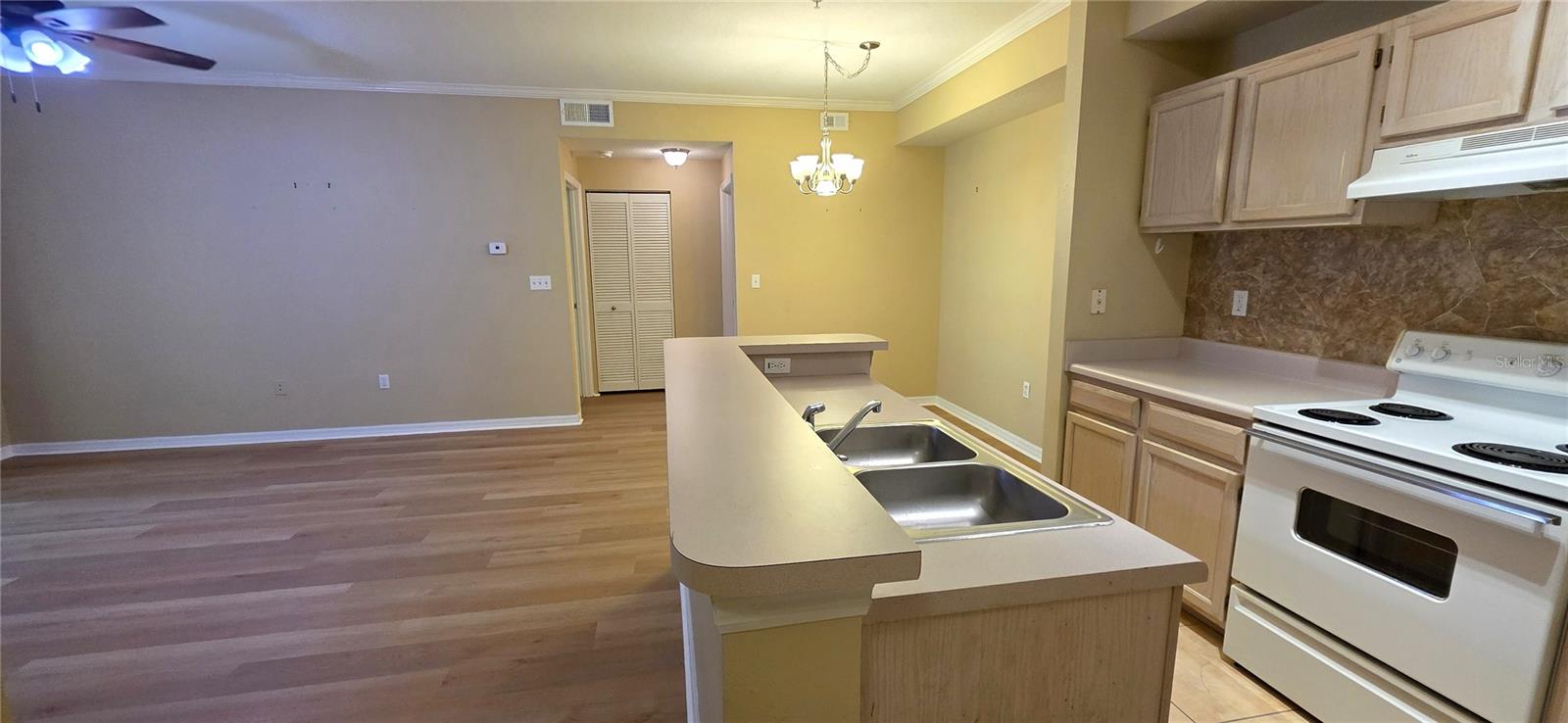 PINNACLE CARROLLWOOD - Residential Lease